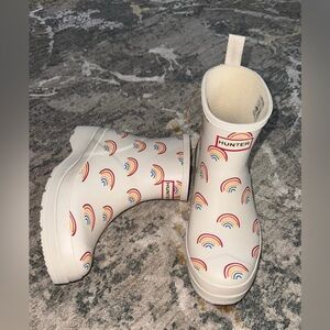 hunter short women’s rain boots rainbow print sz 8